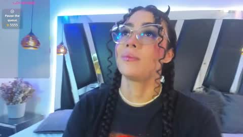 A N T O N E L L E  online show from 22, 11, 2025