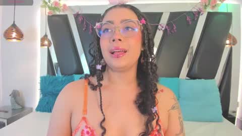 Snapshot of antonellepiercee chatting on 23, 7, 2026 A N T O N E L L E online show from 23, 7, 2026