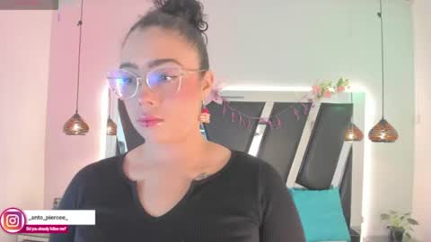 Snapshot of antonellepiercee chatting on 25, 7, 2026 A N T O N E L L E online show from 25, 7, 2026