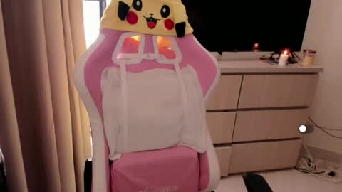   Independent model  online show from 16, 4, 2026