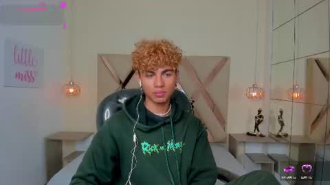 Snapshot of anyelotwink chatting on 24, 7, 2026 anyelotwink online show from 24, 7, 2026