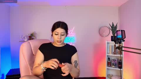 Aphirl online show from 7, 10, 2025