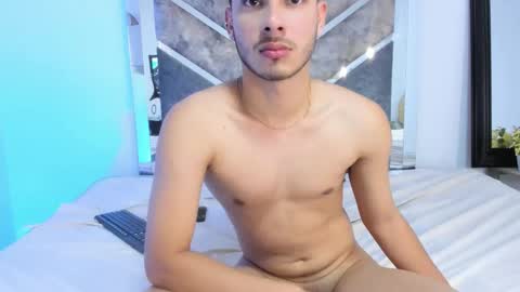 Apolo Grayy online show from 3, 2, 2026