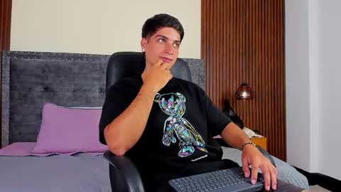 Snapshot of apolo_moon18 chatting on 14, 10, 2025 Apolo online show from 14, 10, 2025