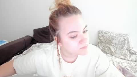 appleyummybuns online show from 30, 6, 2026