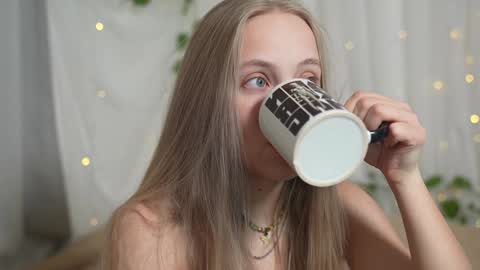  REYNA  my friend   online show from 4, 1, 2025