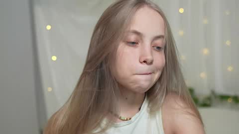  REYNA  my friend   online show from 28, 1, 2025