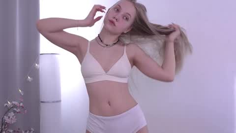  REYNA  my friend   online show from 9, 3, 2025