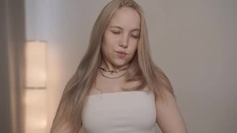  REYNA  my friend   online show from 15, 9, 2025