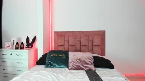 april collinsxx online show from 19, 2, 2026