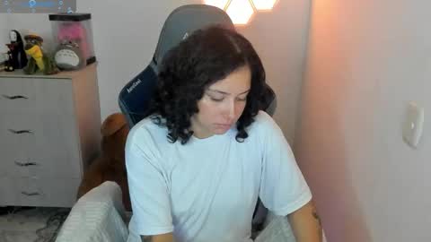 Snapshot of aqua_emilly chatting on 21, 10, 2025 aqua emilly online show from 21, 10, 2025