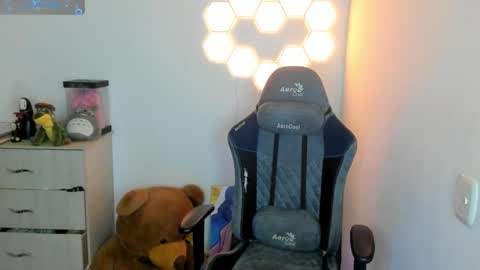 Snapshot of aqua_emilly chatting on 23, 10, 2025 aqua emilly online show from 23, 10, 2025