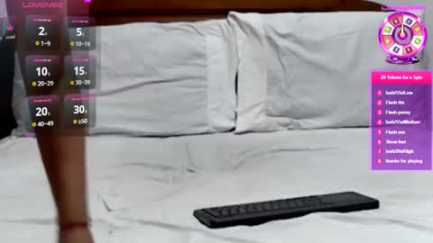 Snapshot of arab_catwoman chatting on 11, 11, 2025 Arab Catwoman online show from 11, 11, 2025