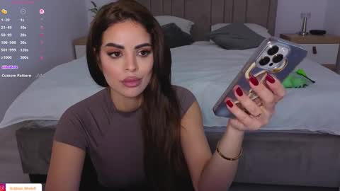 IsaBella online show from 8, 11, 2025