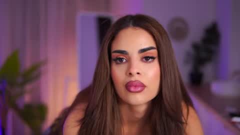 IsaBella online show from 7, 6, 2026