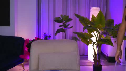 Snapshot of arabian_beautyy chatting on 5, 8, 2026 IsaBella online show from 5, 8, 2026