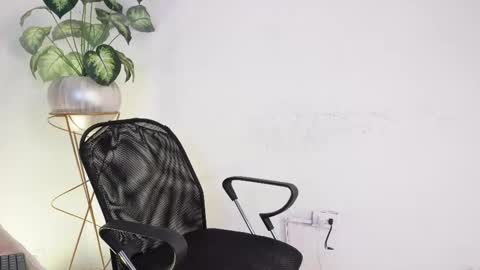   online show from 27, 2, 2025