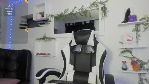 Snapshot of ari_lauren chatting on 19, 2, 2026 ari lauren online show from 19, 2, 2026