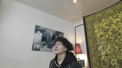 aria y orien  online show from 8, 11, 2025