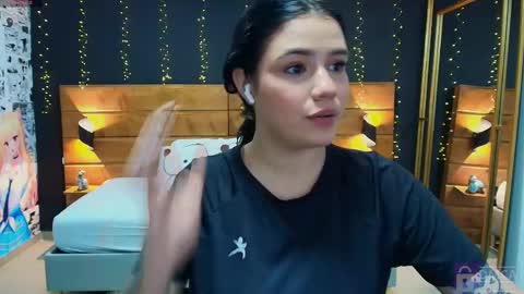 Snapshot of aria_bloomer chatting on 23, 4, 2026 Ari online show from 23, 4, 2026