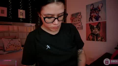 Snapshot of aria_bloomer chatting on 4, 5, 2026 Ari online show from 4, 5, 2026