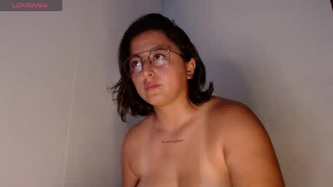 Snapshot of aria_bronw chatting on 26, 4, 2026 AriaBronw online show from 26, 4, 2026