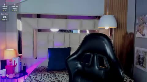 Snapshot of aria_joness_ chatting on 4, 5, 2026 Aria Jones online show from 4, 5, 2026