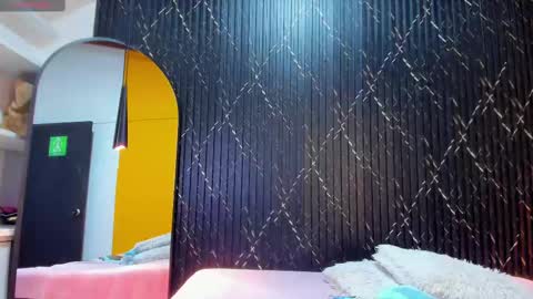 Aria Millers  online show from 8, 10, 2025