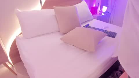 Snapshot of ariadna_boneville chatting on 7, 7, 2026 A R I A D N A online show from 7, 7, 2026