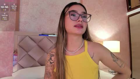 Snapshot of ariana_villada chatting on 2, 3, 2026 Ari online show from 2, 3, 2026