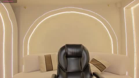 Ariana Dumont online show from 16, 1, 2026