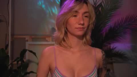 Snapshot of arianna_richi chatting on 11, 10, 2025 Olivka online show from 11, 10, 2025