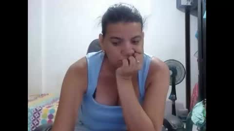 Snapshot of ariannaloovel chatting on 27, 5, 2026 ariannaloovel online show from 27, 5, 2026