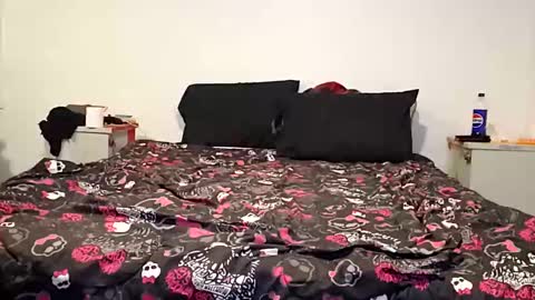 Snapshot of aricsoro69 chatting on 17, 11, 2025 Sophie girard online show from 17, 11, 2025