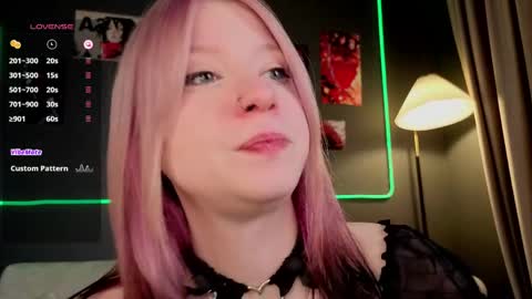 Snapshot of arielabradberry chatting on 12, 5, 2026 Ariel online show from 12, 5, 2026