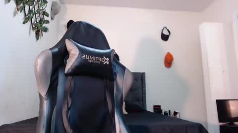 Snapshot of arielbronwxxx chatting on 30, 1, 2025 chris online show from 30, 1, 2025