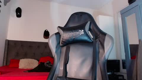 Snapshot of arielbronwxxx chatting on 2, 2, 2025 chris online show from 2, 2, 2025