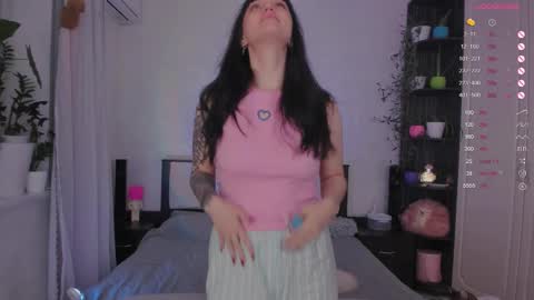 Snapshot of ariellaallure chatting on 21, 11, 2025 Ariella online show from 21, 11, 2025