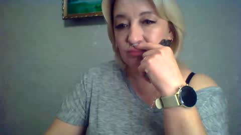 Snapshot of arielxloveresss chatting on 4, 10, 2025 ArielXLoveresss online show from 4, 10, 2025