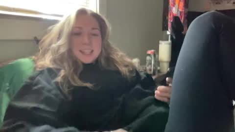 Snapshot of ariicutekitty chatting on 3, 3, 2025 airskiii online show from 3, 3, 2025