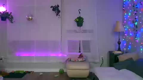 Snapshot of ariicutekitty chatting on 10, 10, 2025 airskiii online show from 10, 10, 2025
