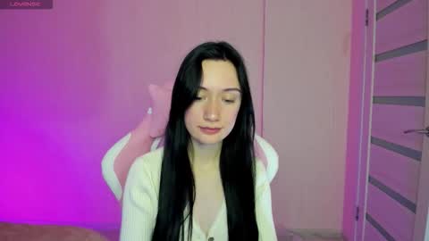 Snapshot of arina_meow19 chatting on 8, 10, 2025 arina_meow19 online show from 8, 10, 2025