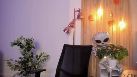 Ari Robert online show from 13, 10, 2025