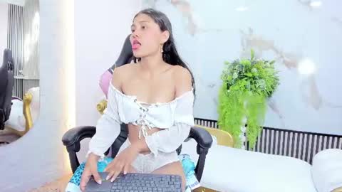 Snapshot of aristena_wow chatting on 12, 7, 2026 A R I S online show from 12, 7, 2026