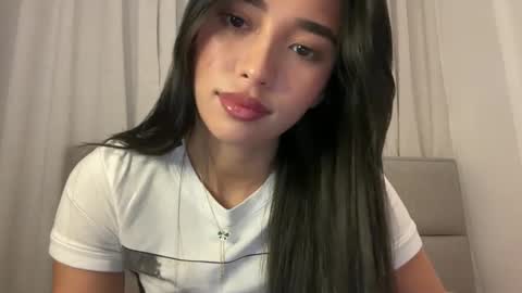 Snapshot of arivonne chatting on 17, 11, 2025 Lily online show from 17, 11, 2025