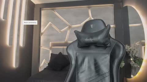 Arohom Lester online show from 4, 11, 2025