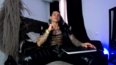 Snapshot of arondark chatting on 11, 5, 2026 DarkMaster online show from 11, 5, 2026