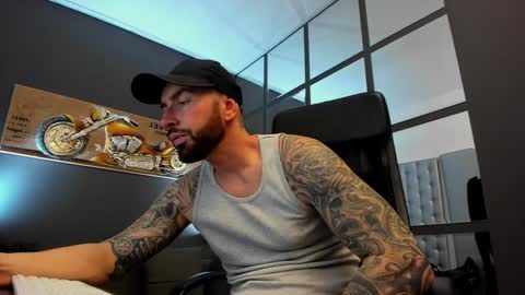 Snapshot of arongrant chatting on 10, 12, 2024 AronGrant online show from 10, 12, 2024