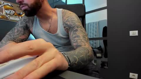 Snapshot of arongrant chatting on 13, 12, 2024 AronGrant online show from 13, 12, 2024