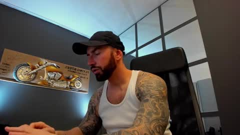 Snapshot of arongrant chatting on 24, 12, 2024 AronGrant online show from 24, 12, 2024